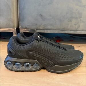 Nike air max dn sz 12 DV3337-006 black metallic dark grey red